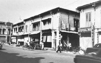 Entrance of Haji Lane from North Bridge Road, taken in 1963. Photo: National Archives (Singapore).